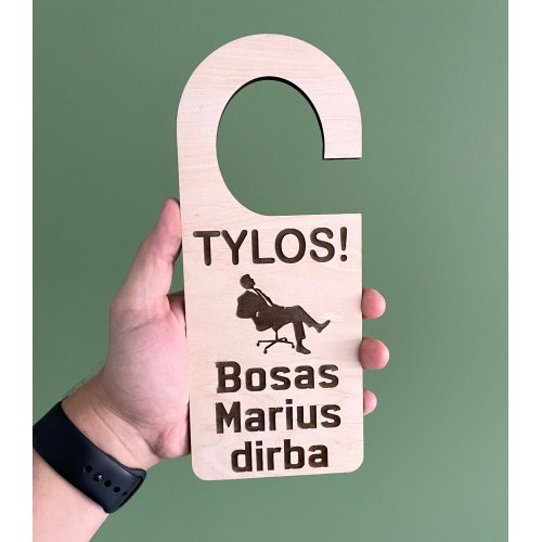 Lentelė ant durų Bosui, su vardu