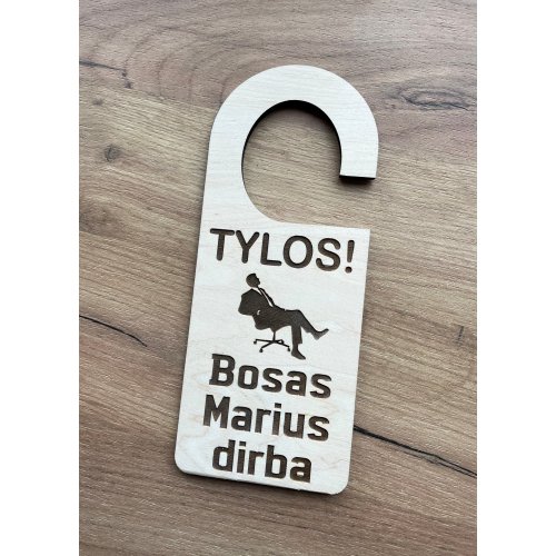 Lentelė ant durų Bosui, su vardu